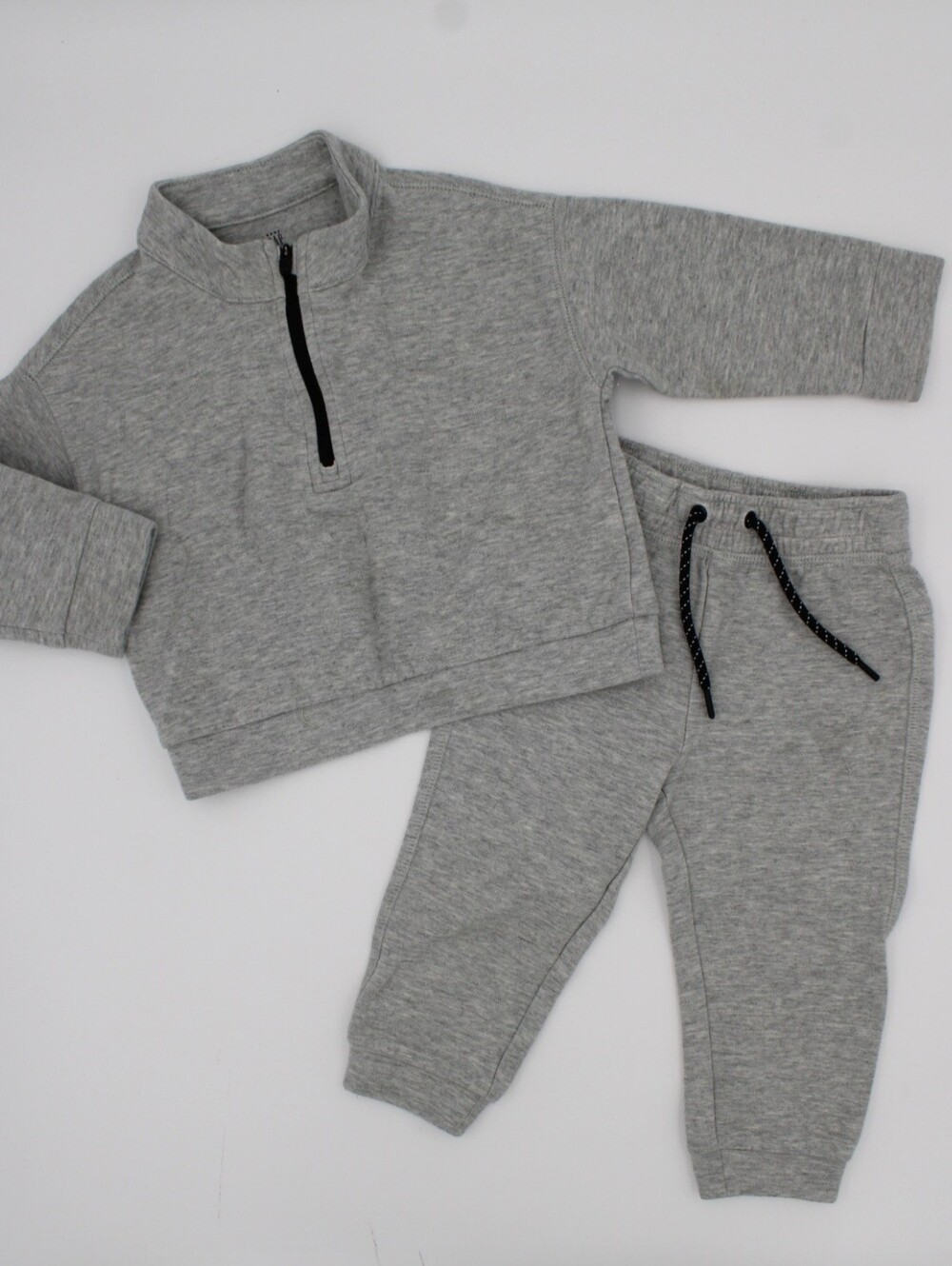 BabyGap Boys 2pc Gray Black Sweatsuit Set 12-18M